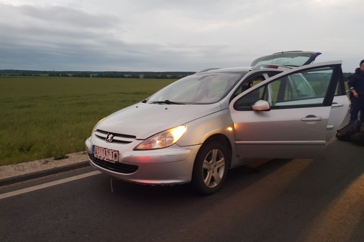 Szerb rendszámú autóval fuvarozott Magyarországon egy montenegrói embercsempész