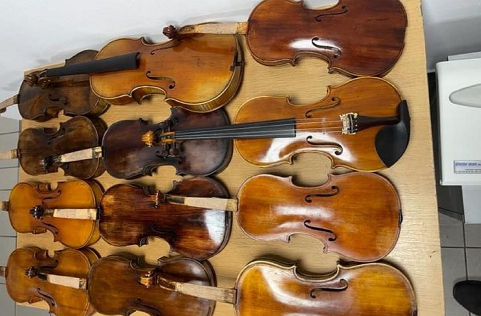 Antik mesterhegedűket akartak kicsempészni Szerbiából Horgosnál (Fotók)