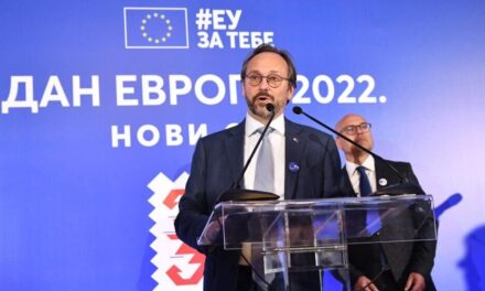 Az Európai Unió szerbiai küldöttségvezetője is kiállt Ana Lalić és Dinko Gruhonjić mellett