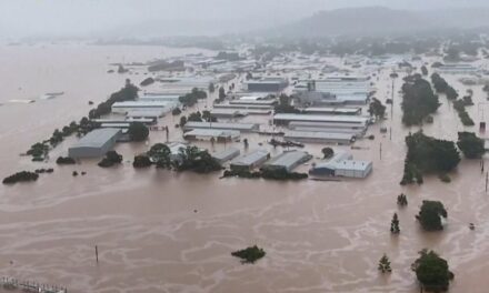 Óriási árvíz Sidneyben, ezreket kellett kimenekíteni
