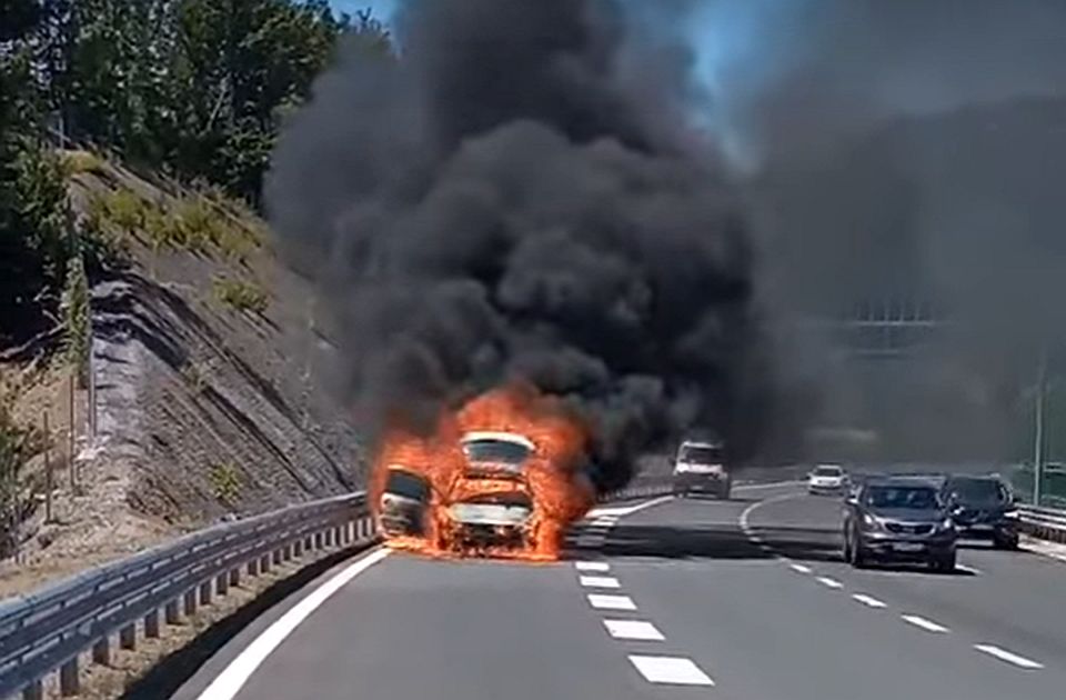 Kiégett egy autó a tegnap átadott podgoricai autópálya-szakaszon