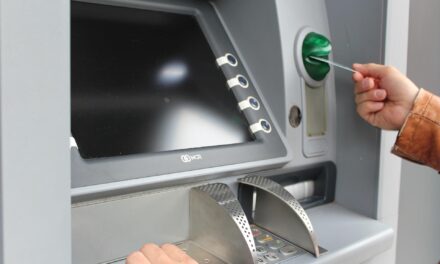 Informatikai hiba miatt folyt az ingyenpénz egy bank automatáiból
