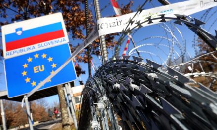 Szlovénia a jövő héten megkezdi a kerítés lebontását Horvátországgal közös határán