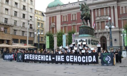 „Srebrenica – A népirtás neve”