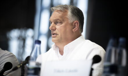 Orbán Viktor az orosz elnökkel tárgyalt