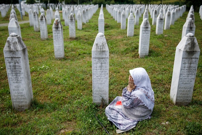 Népirtás miatt emeltek vádat egykori boszniai szerb katonák ellen