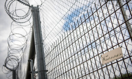 Nehammer: Kerítésekkel kell megakadályozni a migránsok határátlépését