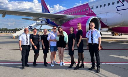 Lánykérés a Wizz Air Budapestre tartó járatán (videó)