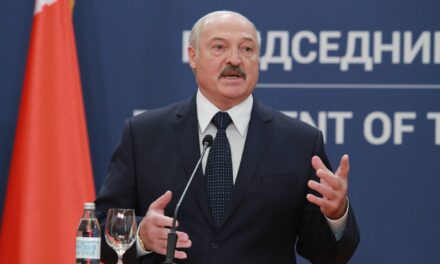 Lukasenka: Úton vannak az orosz atomfegyverek Fehéroroszországba