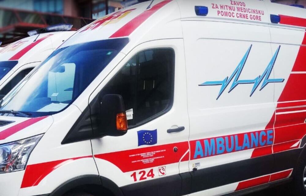 Sziklának csapódott egy szerb táblás autó Montenegróban, hatan megsérültek