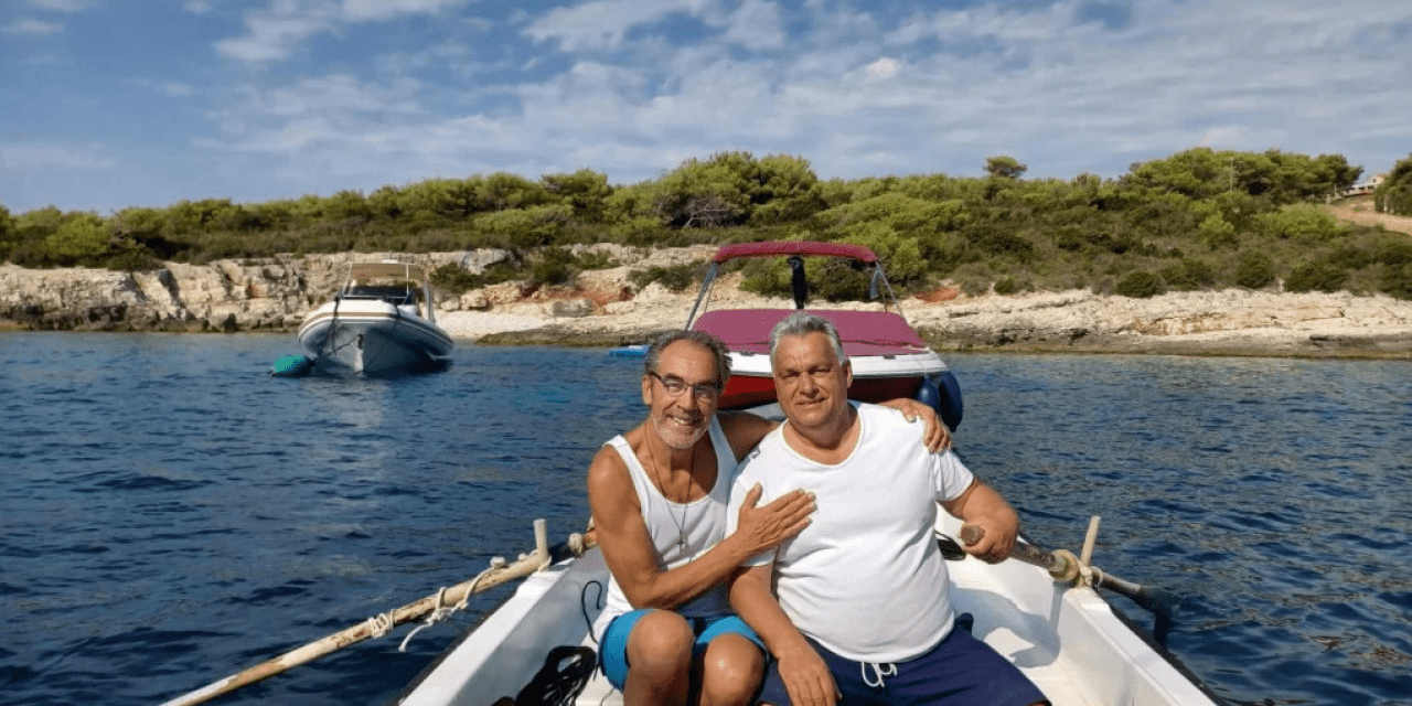 Lerobbant Orbán Viktor csónakja az Adrián