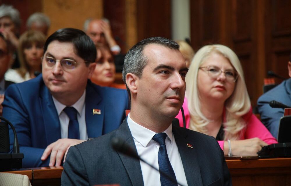 Orlić: Szívvel-lélekkel képviselem a szkupstinában Vučić politikáját