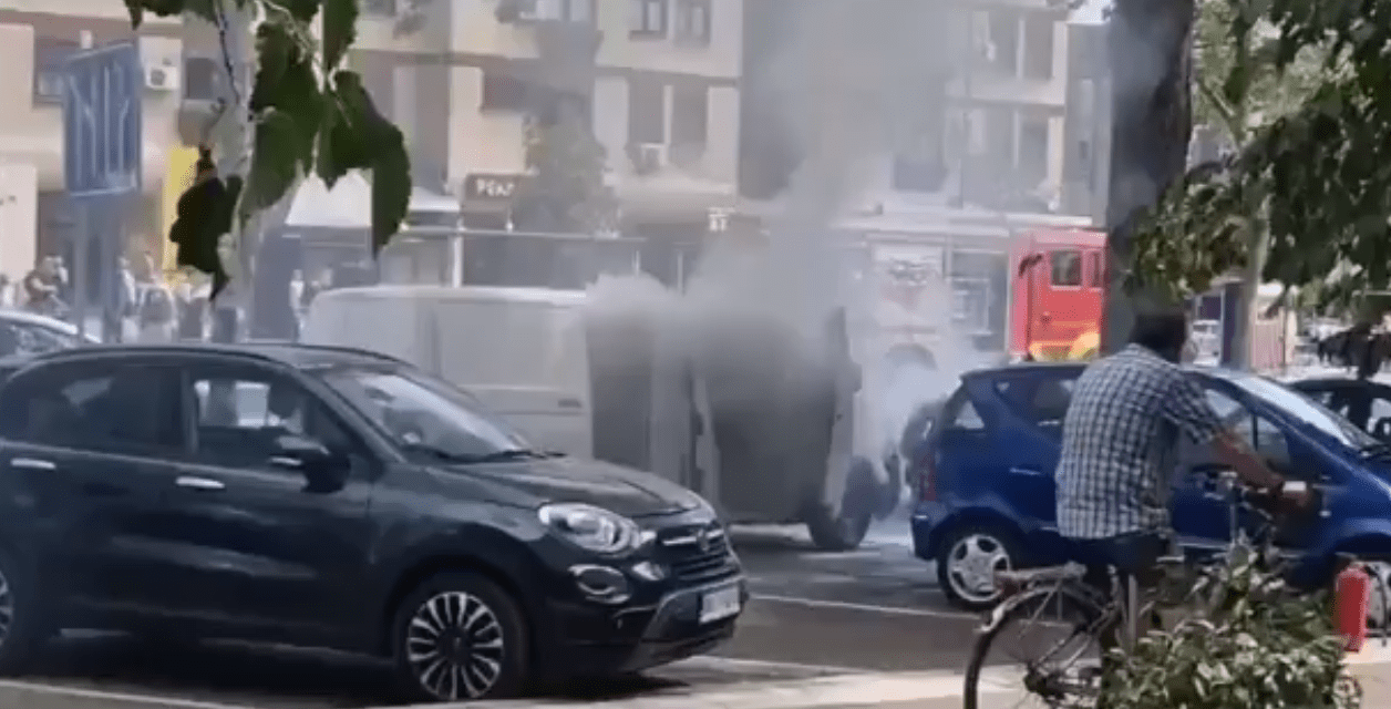 Újvidéken kiégett egy pénzszállító furgon (Videó)