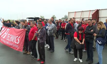 Harmadik napja tart a munkástüntetés a nagybecskereki Linglong vállalatnál