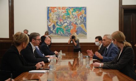 Vučić és Bocan-Harcsenko megvitatta Pristina „felelőtlen lépéseit”