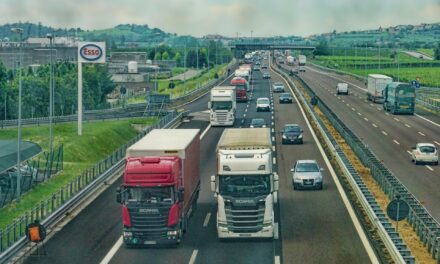 Szerbia is betiltaná a teherautóknak az előzést az autópályán