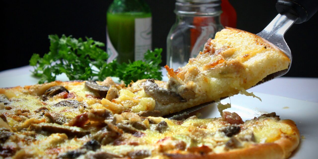 A pizza felszeleteléséért külön fizetni kell egy zágrábi étteremben (Fotó)