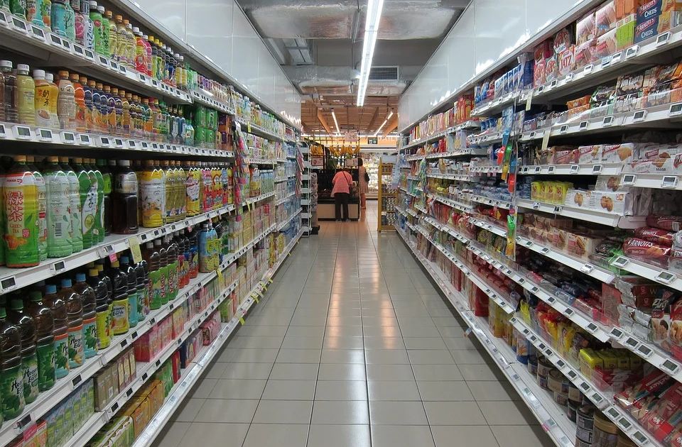 Közzéteszik a tolvajok fotóit egy szerbiai szupermarketben