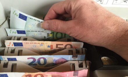1,3 millió eurót lopott hamis iratokkal