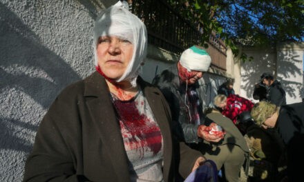 Sokan meghaltak és megsebesültek az orosz légicsapásokban