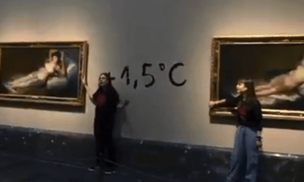 Goya-festmények keretéhez ragasztották a kezüket klímaaktivisták a madridi Pradóban (VIDEÓ)