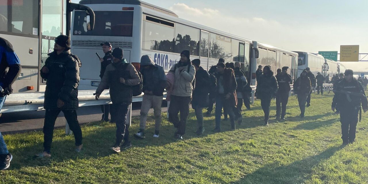 Elszállítják Horgosról a migránsokat (Fotógaléria)