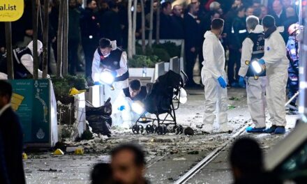 Halálos áldozatok Isztambul sétálóutcájában