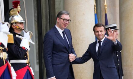 Vučić az Élysée-palotában találkozott Macronnal