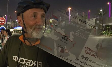Biciklivel ment Katarba szurkolni az újvidéki földrajztanár