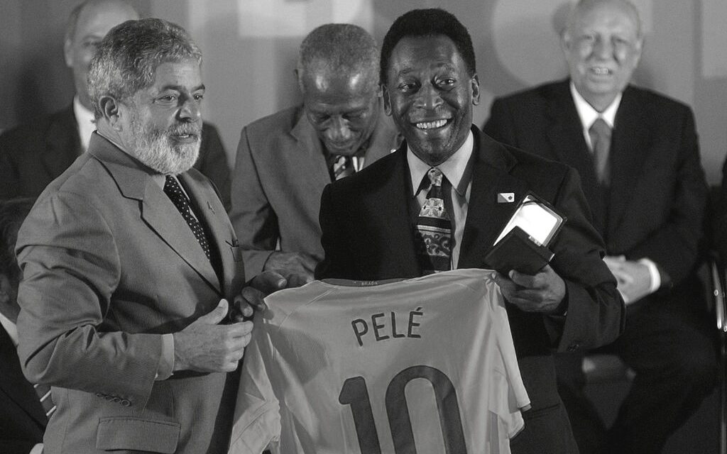 Meghalt Pelé