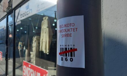 Plakátokkal buzdítják a szerbiai árucikkek bojkottjára a koszovóiakat