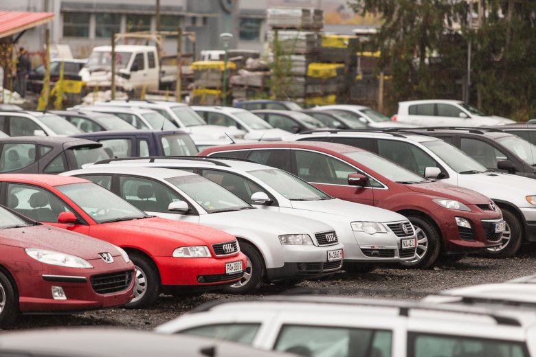 Tizenöt százalékkal esett vissza a használt autók eladása