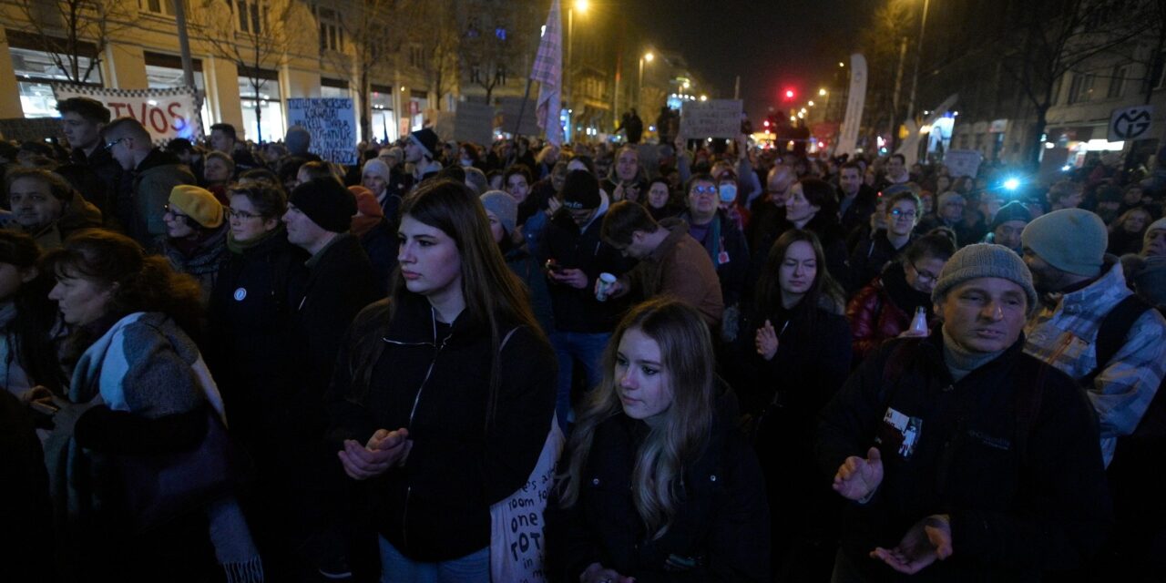 Újabb tüntetés volt a tanárokért Budapesten