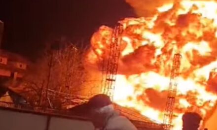 Hatalmas tűz ütött ki egy temerini raktárban (videóval)