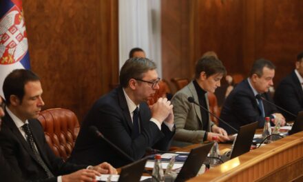 Vučić részvételével tart rendkívüli ülést a kormány