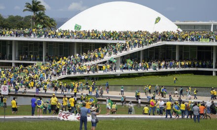 Bolsonaro hívei áttörték a kordont és megrohamozták a kongresszus épületét (videó)