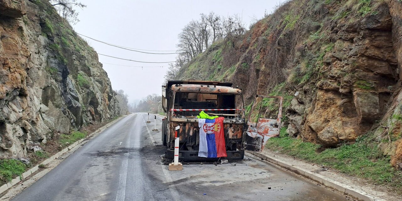 A KFOR elbontotta az utolsó észak-koszovói barikádokat is