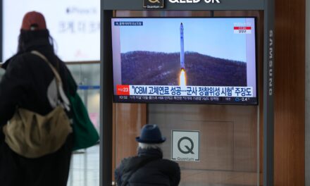 Észak-Korea ballisztikus rakéta kilövésével „köszöntötte” az újévet