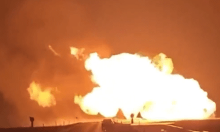 Ötven méter magasra csaptak a lángok Litvániában, amikor felrobbant egy gázvezeték (Videó)