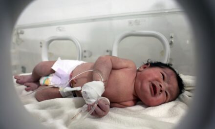 A Csoda nevet kapta a romok alatt született szíriai kislány