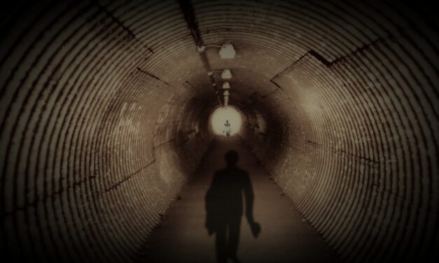Kiderült, miért látnak fényt az alagút végén a haldoklók