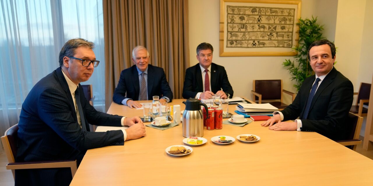 Vučić és Kurti csütörtökön várhatóan újra tárgyalóasztalhoz ül Brüsszelben