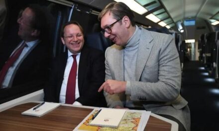 Vonaton írták alá a Belgrád-Niš gyorsvasút építésének támogatására vonatkozó szerződést