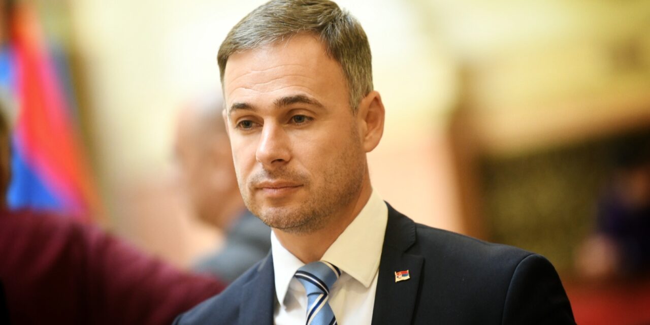 Aleksić: Az, hogy elfogadták az ellenzék javaslatát, akkora győzelem, mint a ház