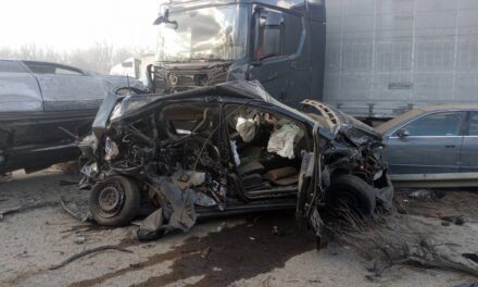 PORVIHAR: Öt kamion és 37 autó ütközött, mindkét irányban lezárták az M1-es autópályát