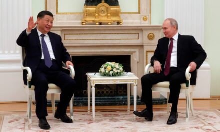 Megkezdődött a hivatalos orosz-kínai csúcs a Kremlben