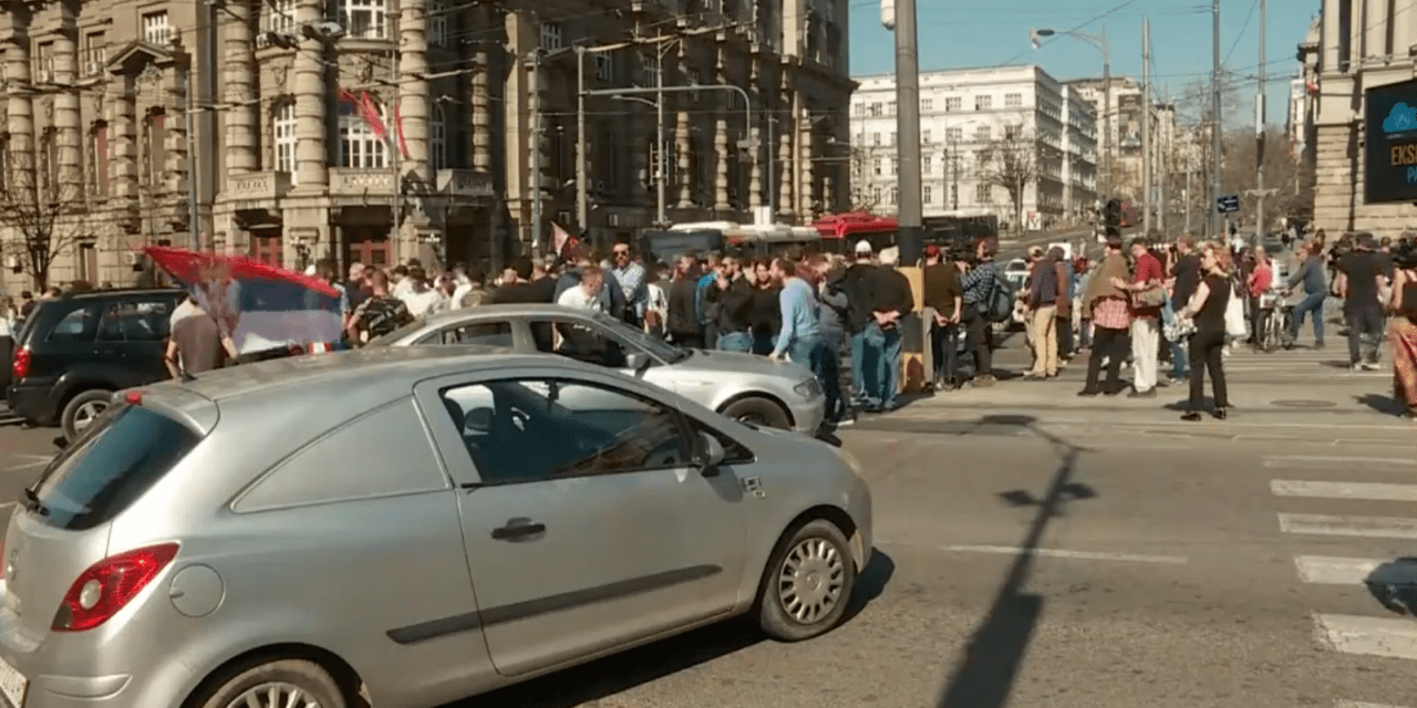 Szélsőjobbos ellenzékiek tüntettek Belgrádban és Nagybecskereken