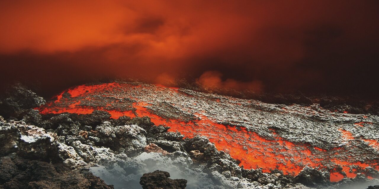 Kitört Indonézia egyik legaktívabb vulkánja