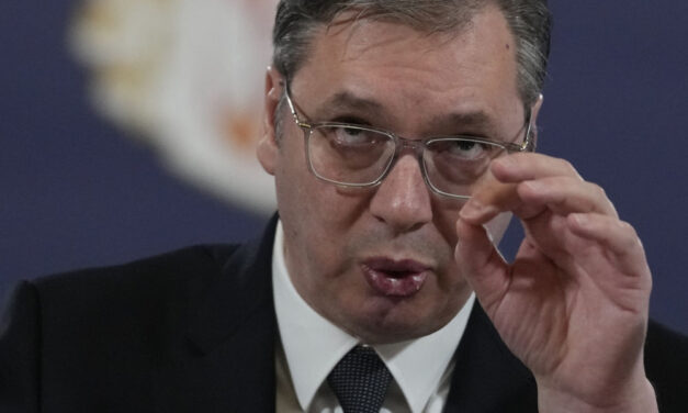 „Vučić elszigeteltségbe taszítja Szerbiát”