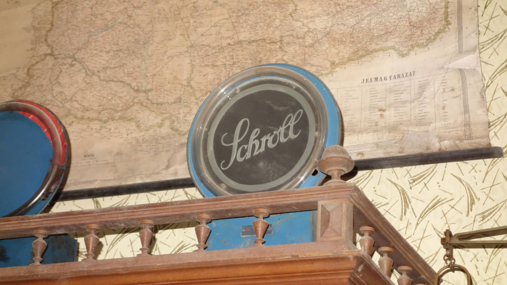 Az első neonreklámok egyike, amelyet még a Jugoszláv Királyság idejében készítették Zágrábban